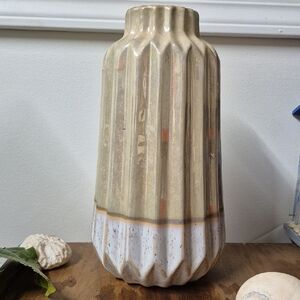 Speckled Ceramic Vase with Ribbed Design